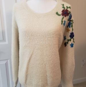 LE LIS

Kiska Embroidery Detail Pullover